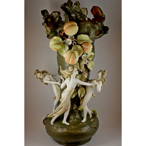 https://antyki-urbaniak.pl/1202-6774-thickbox/vase-with-three-plates-art-nouveau-circa-1900.jpg