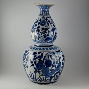 https://antyki-urbaniak.pl/1591-9687-thickbox/vase-plaster-delft-19th-20th-century.jpg