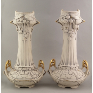 https://antyki-urbaniak.pl/1935-12520-thickbox/-two-vases-royal-dux-art-nouveau-france-circa-1900.jpg