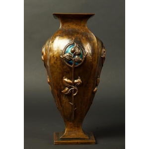 https://antyki-urbaniak.pl/3288-23469-thickbox/four-sided-vase-copper-art-nouveau-circa-1900.jpg