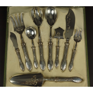https://antyki-urbaniak.pl/3552-26144-thickbox/table-center-set-louis-coignet-silver-paris-late-19th-century.jpg