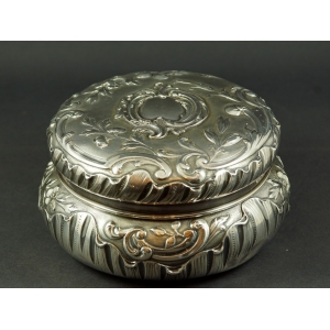 https://antyki-urbaniak.pl/3565-26318-thickbox/round-box-henin-vivier-silver-france-1891-1896.jpg
