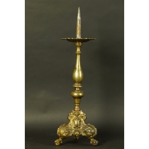 https://antyki-urbaniak.pl/4250-34181-thickbox/baroque-candle-holder-brass-18th-century.jpg