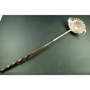 https://antyki-urbaniak.pl/4510-37245-thickbox/buncher-spoon-silver-horn-france-19th-20th-century.jpg