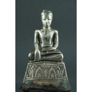 https://antyki-urbaniak.pl/4726-39589-thickbox/budda-silver-nepal-tibet-19th-century.jpg