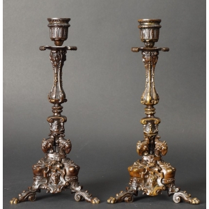 https://antyki-urbaniak.pl/4878-41207-thickbox/pair-of-roller-candles-bronze-19th-century.jpg