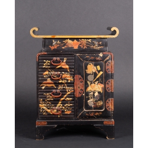 https://antyki-urbaniak.pl/5108-43667-thickbox/-coated-cabinet-japan-meiji-era-1868-1912.jpg