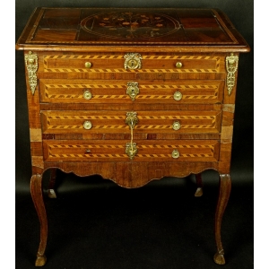https://antyki-urbaniak.pl/5129-43852-thickbox/a-chest-of-drawers-with-a-decorated-top-second-half-eighteenth-century.jpg