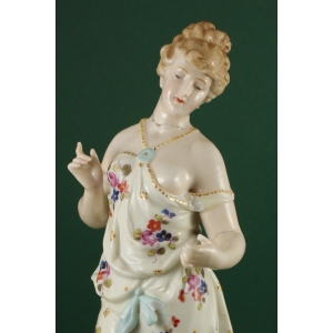 https://antyki-urbaniak.pl/918-4708-thickbox/figurine-of-a-woman-furstenberg-19th-century.jpg